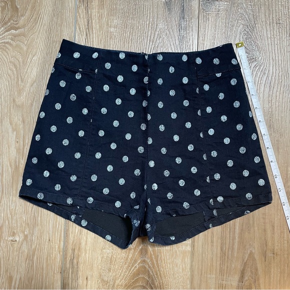 Urban Outfitters Kimchi Blue Back Zip Shorts - Picture 8 of 14